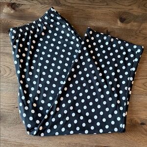 Slinky Brand Woman's 1X Black & White Polka Dot Capris